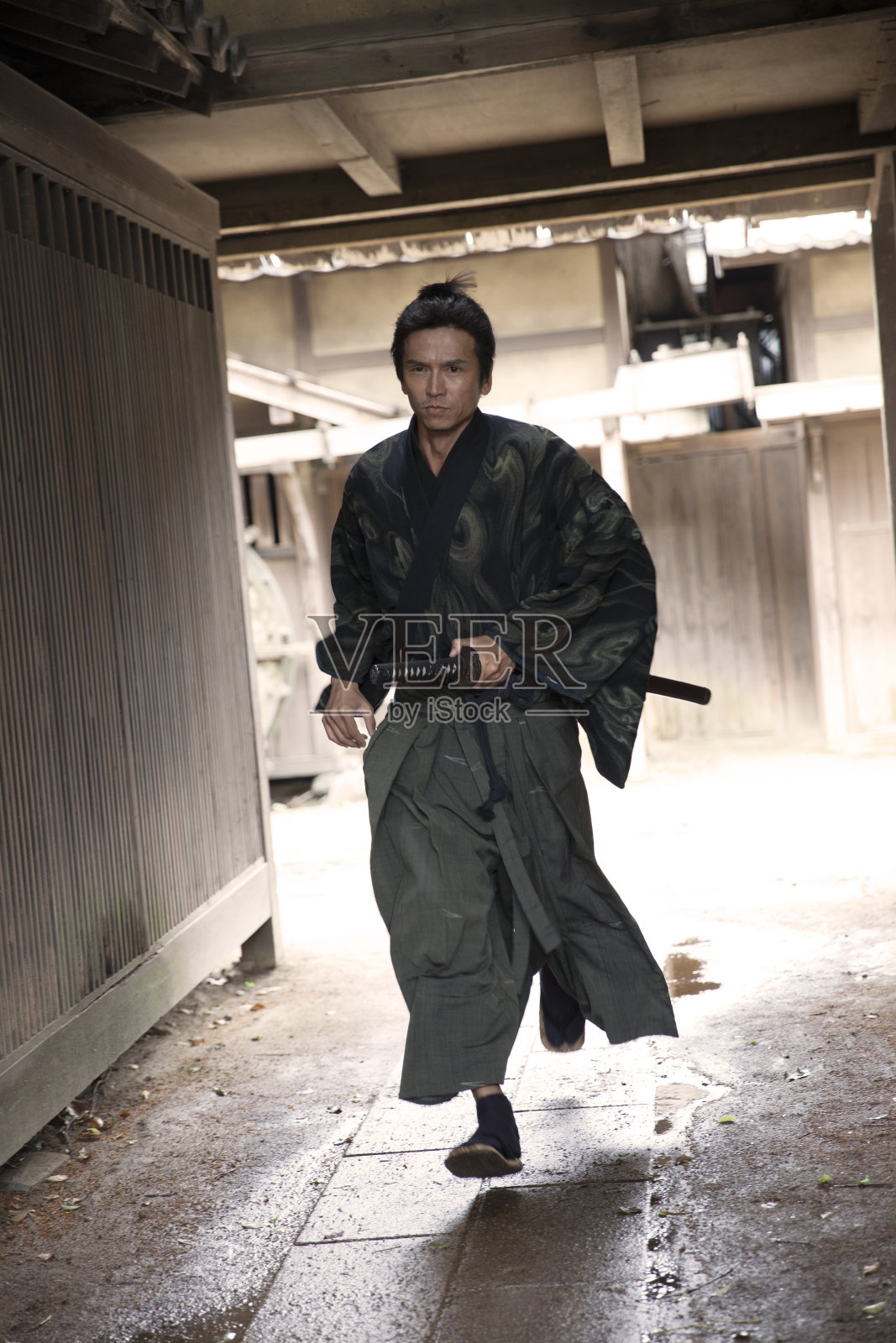 运行的武士照片摄影图片