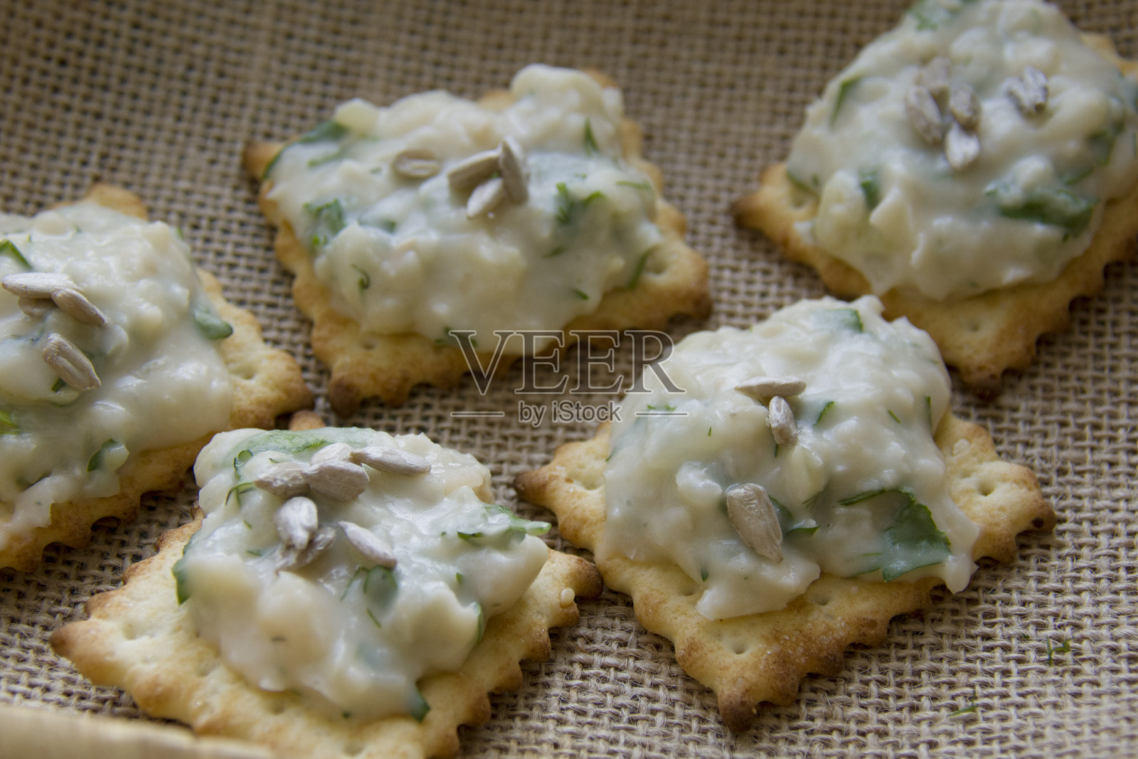 绿豆和亚麻籽软豆鹰嘴豆泥照片摄影图片