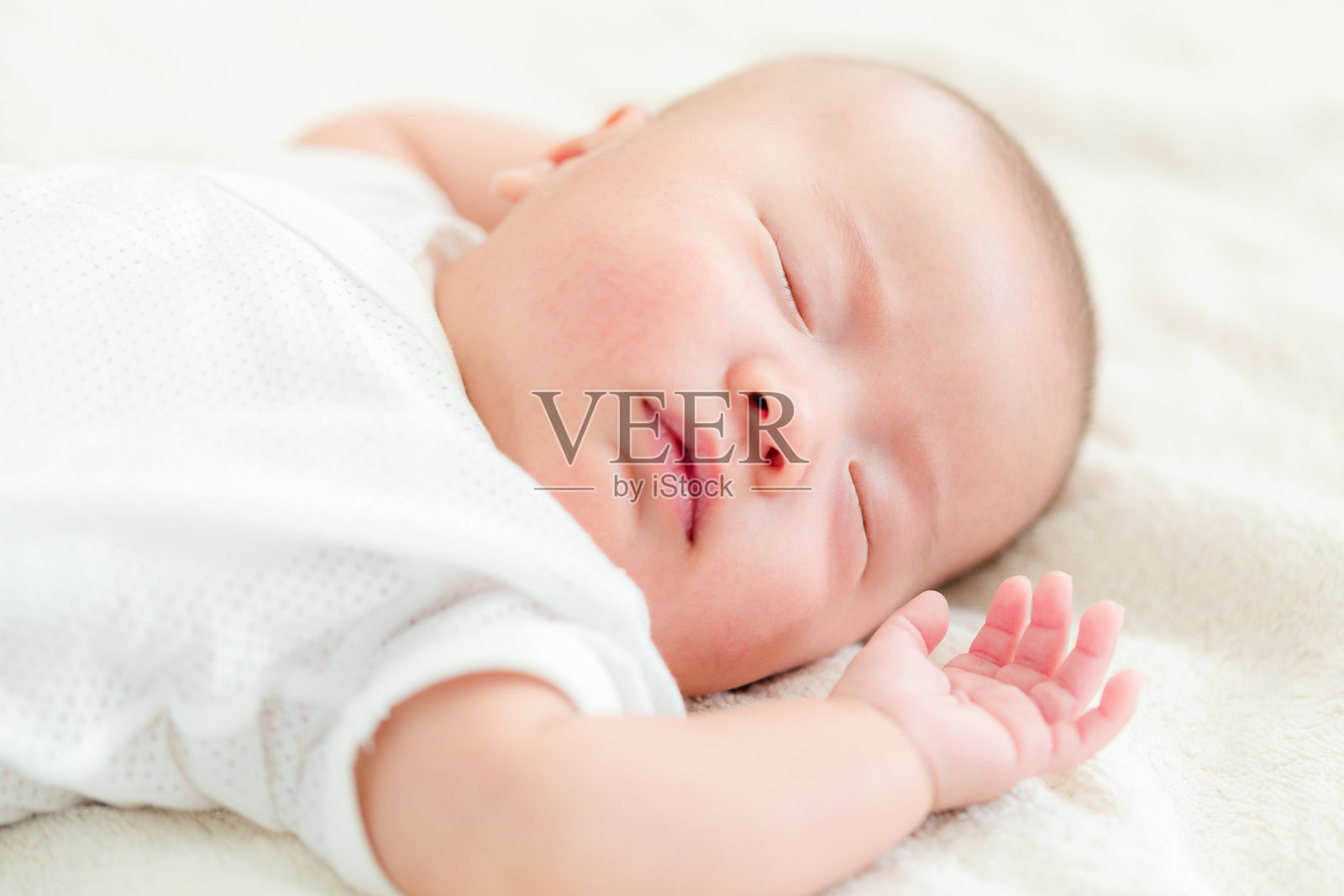 熟睡的新生儿的特写照片摄影图片