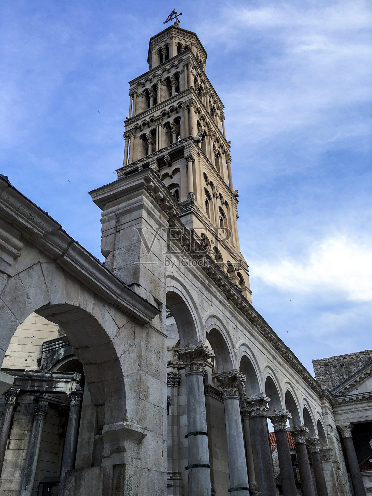 克罗地亚斯普利特老城的钟楼照片摄影图片