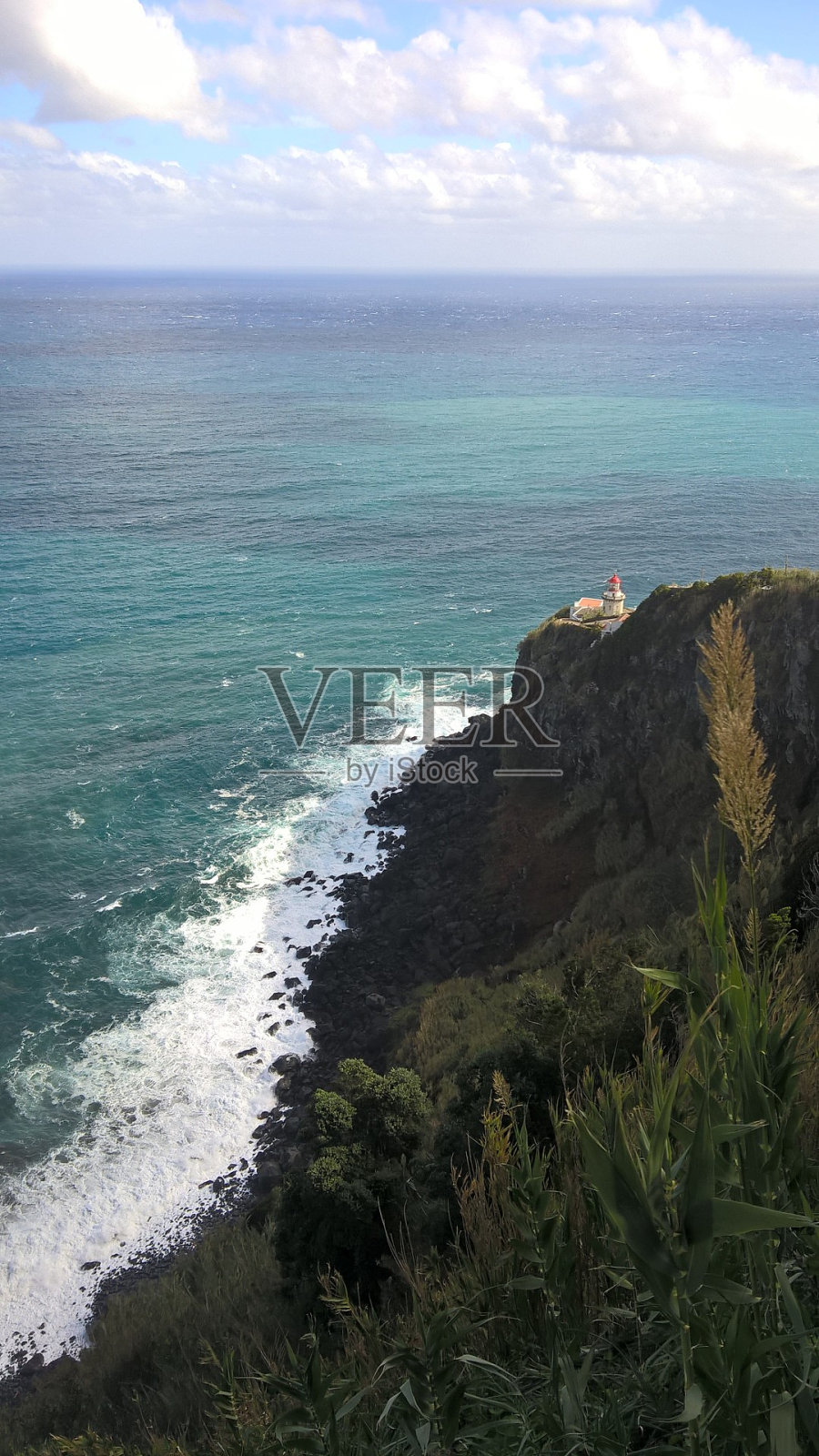 礁石上的灯塔照片摄影图片