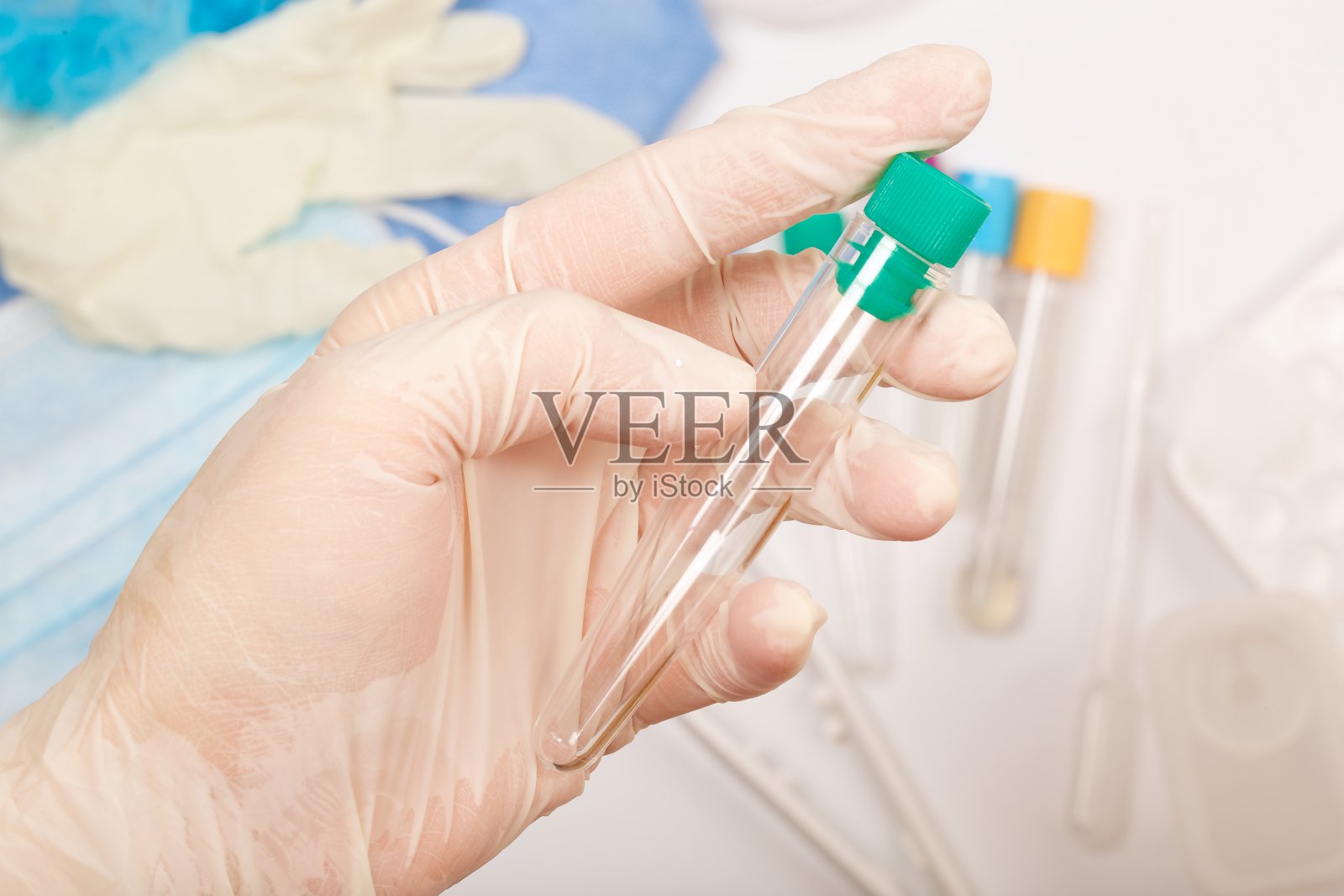 实验室技术员手掌中试管特写照片摄影图片