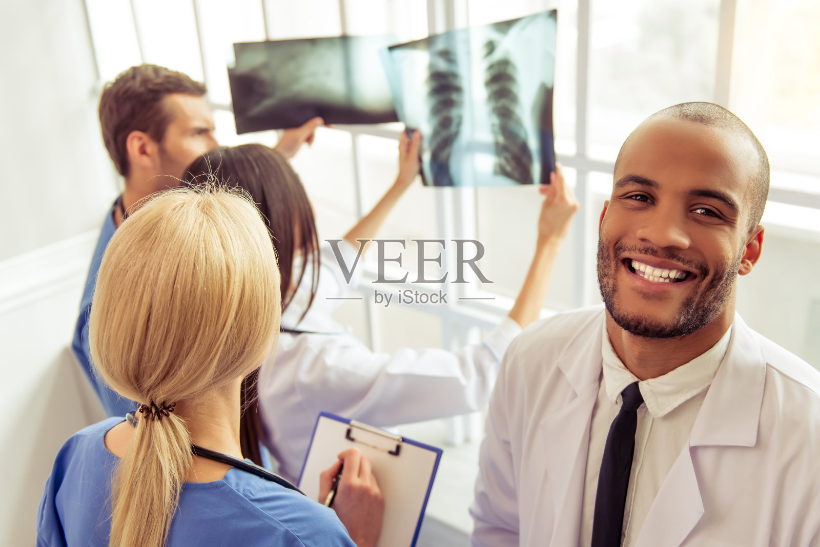 一群医生照片摄影图片