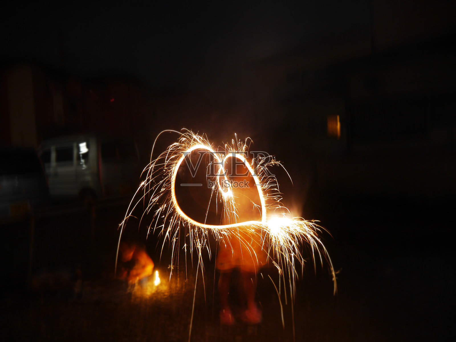 火到心在烟花里照片摄影图片