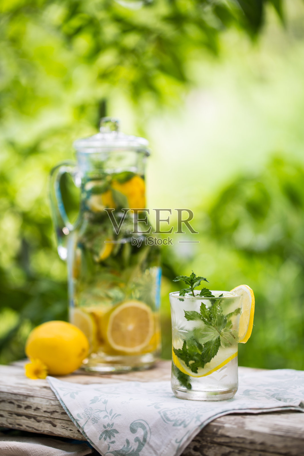 冰柠檬水或莫吉托照片摄影图片