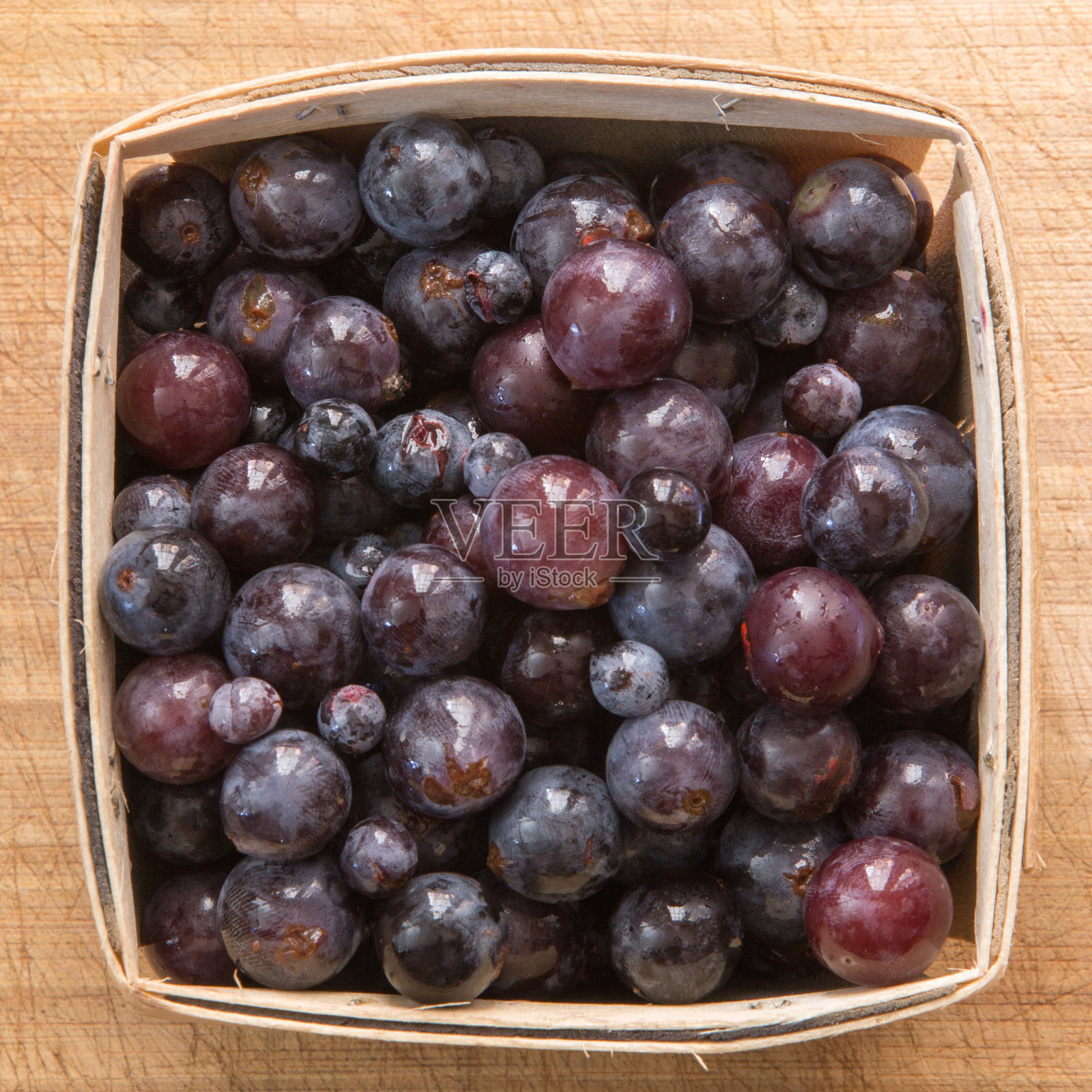 容器内的康科德葡萄照片摄影图片