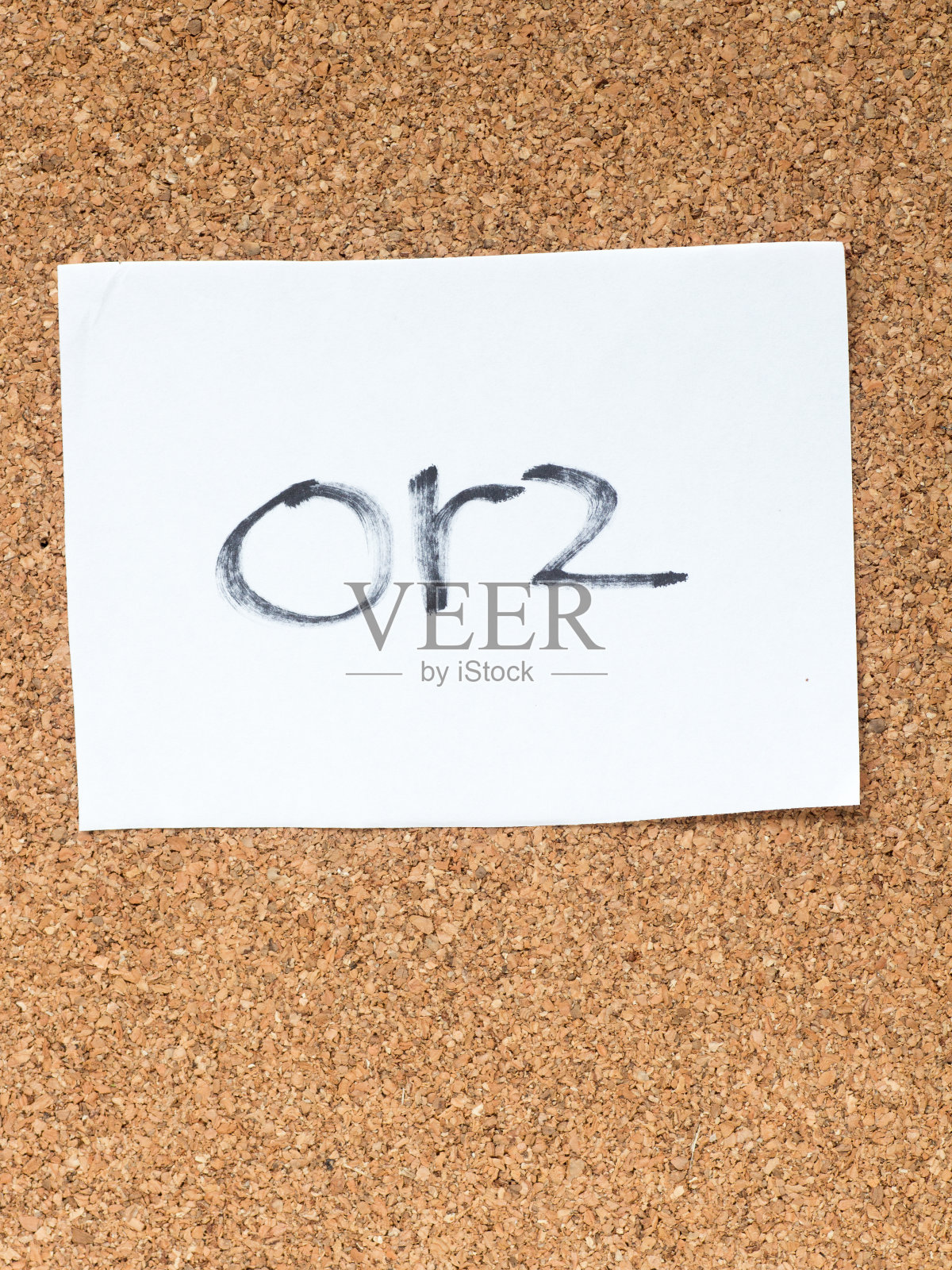 软木板上的一系列信息，orz照片摄影图片