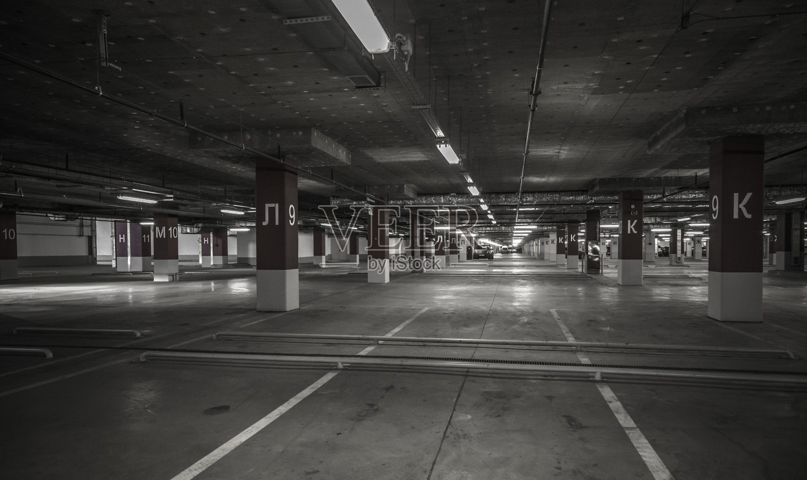 地下车库室内照片摄影图片