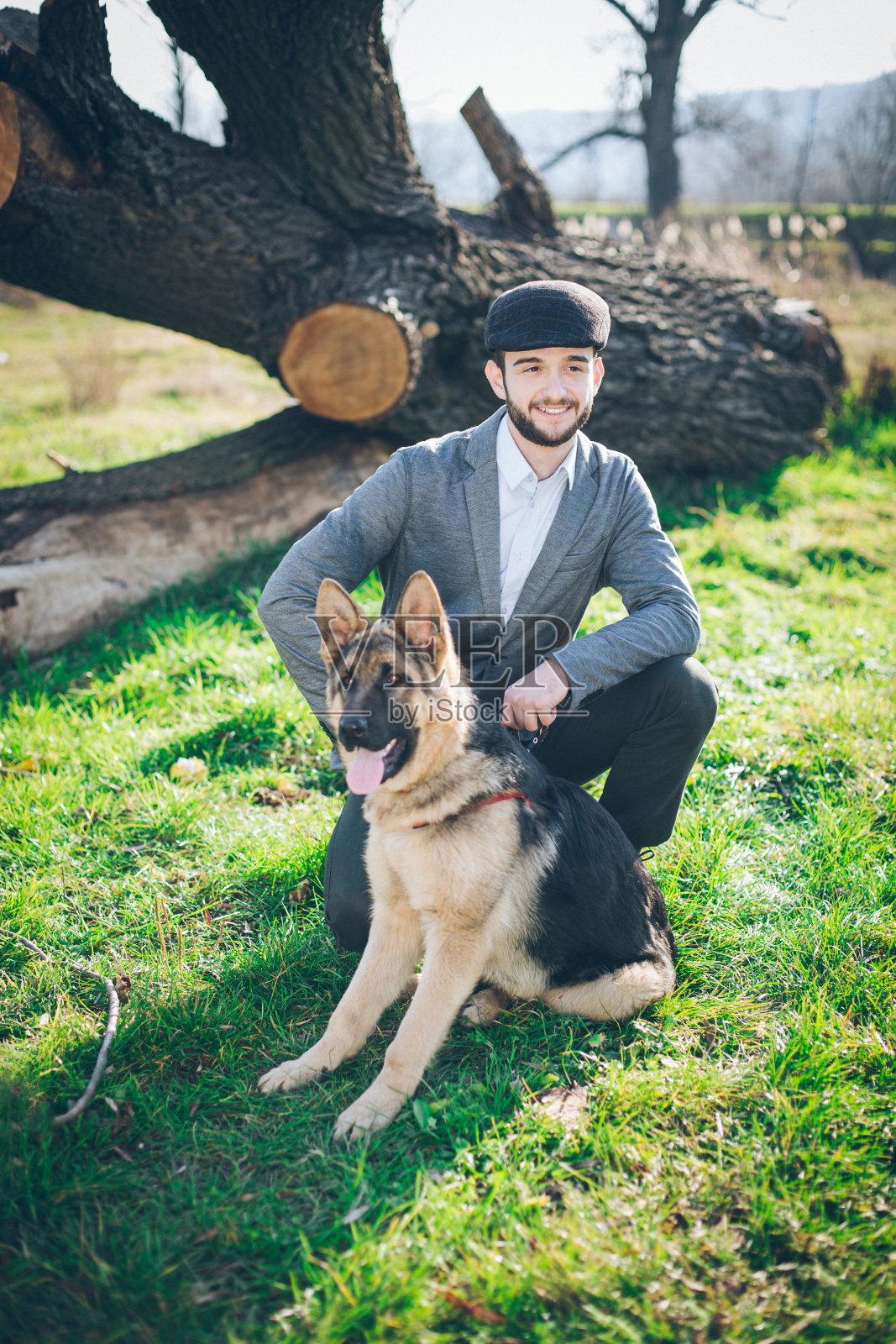 在公园里放松照片摄影图片