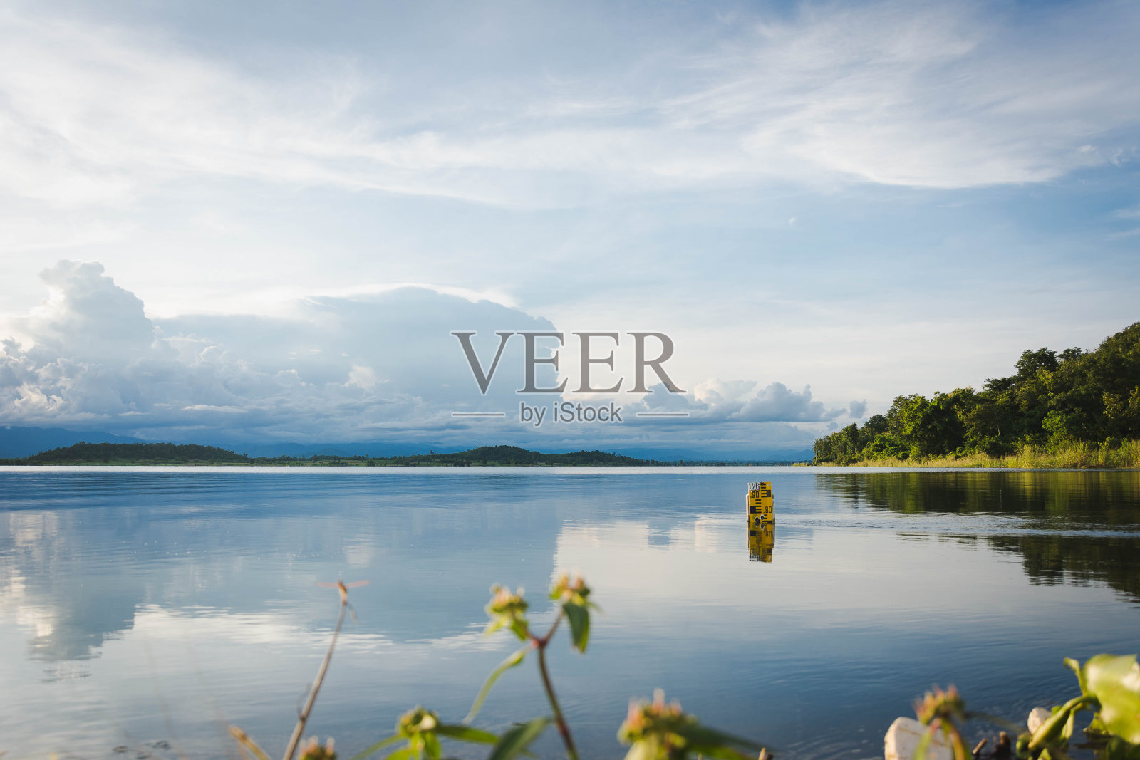 水位极照片摄影图片