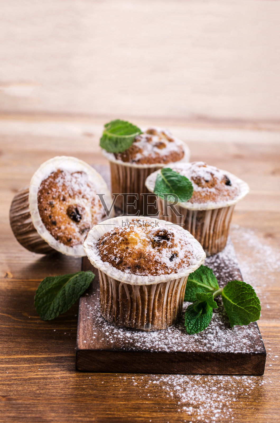 松饼和葡萄干照片摄影图片