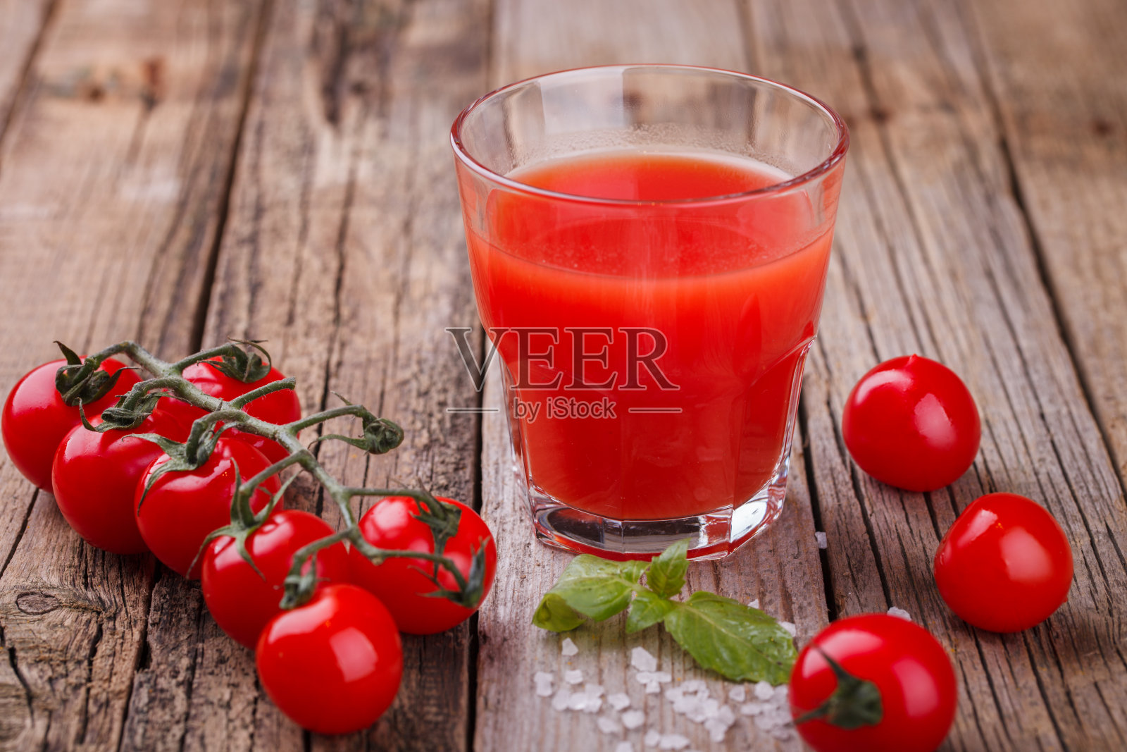 玻璃烧杯中的番茄汁照片摄影图片