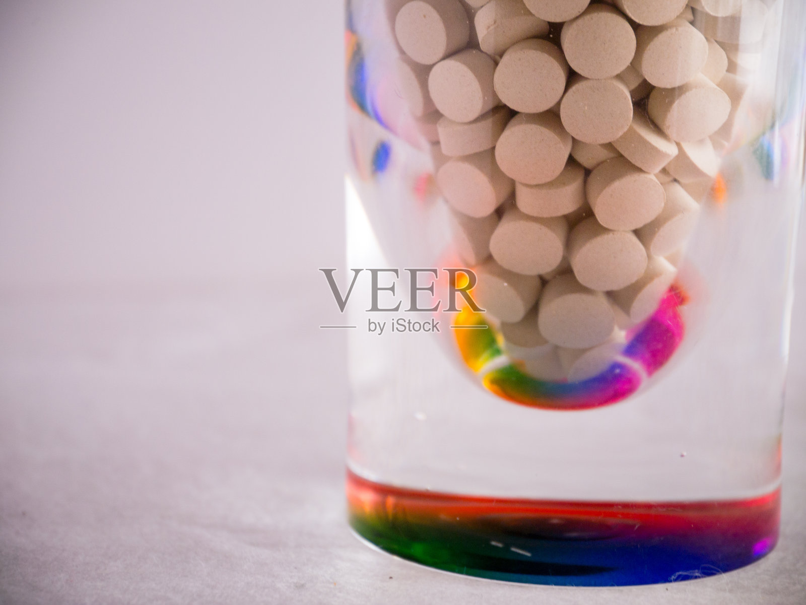 大量的药物溢出照片摄影图片