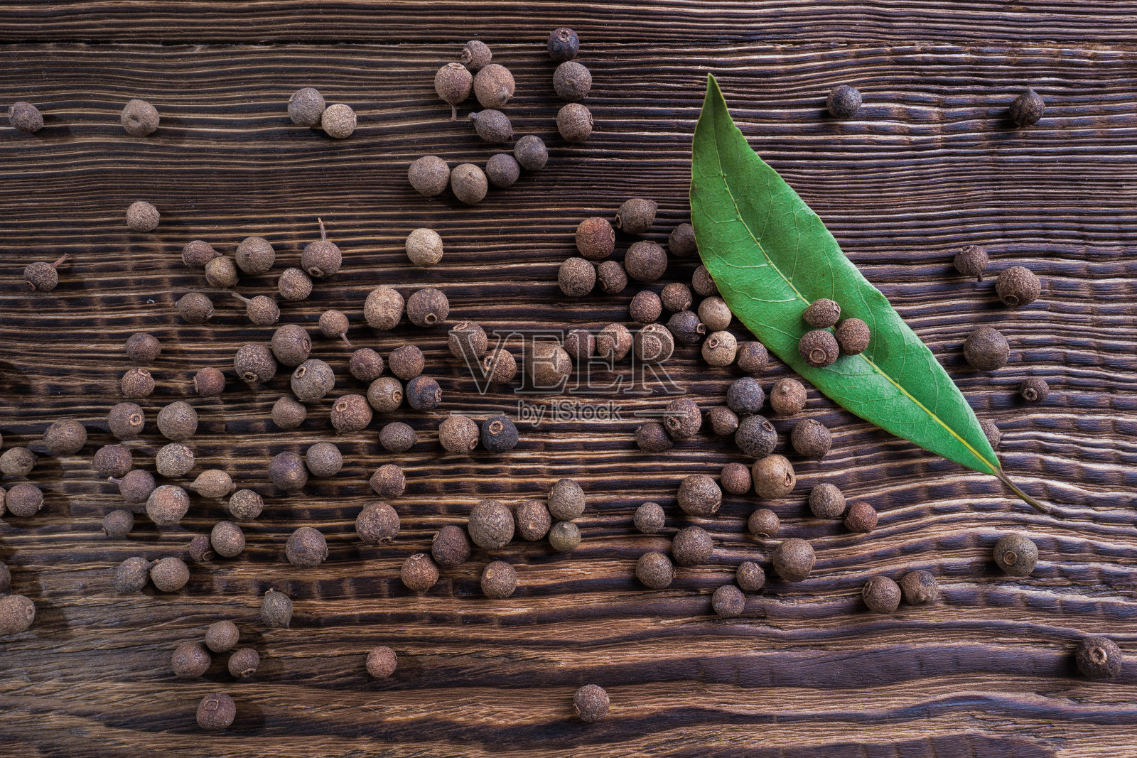多香果和月桂叶照片摄影图片