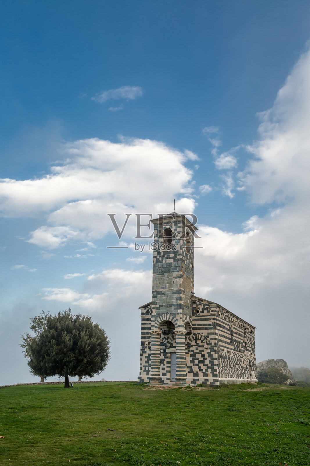 科西嘉岛穆拉托的圣米歇尔教堂照片摄影图片