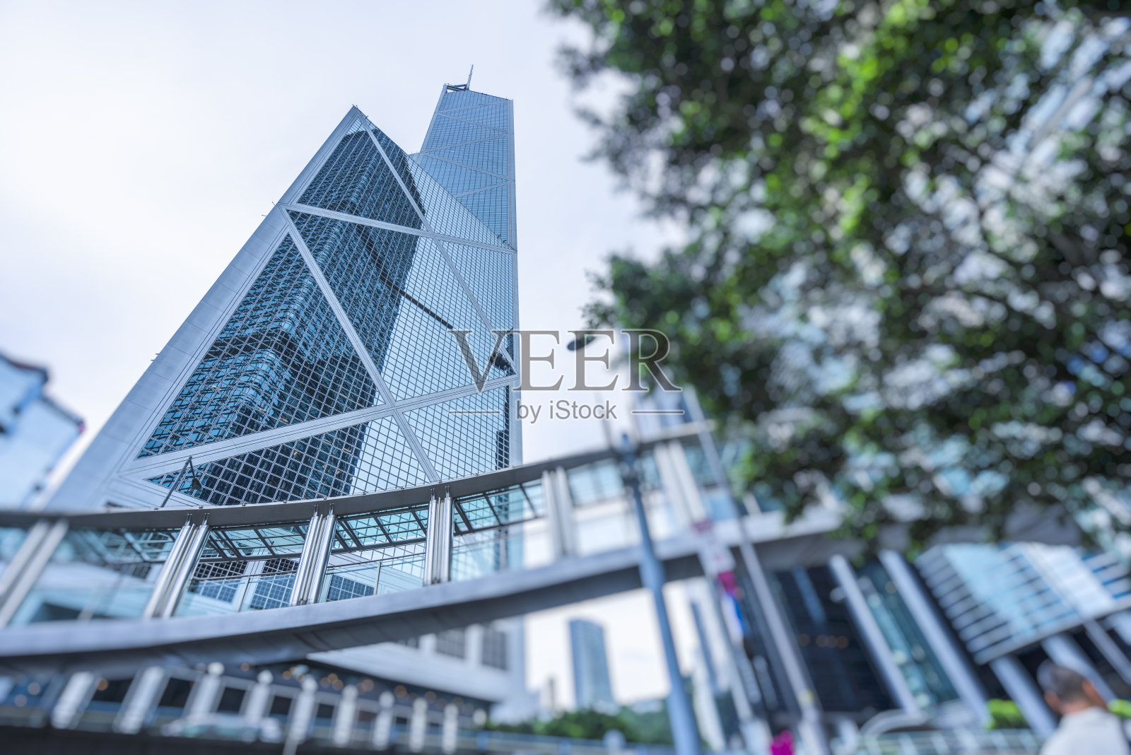 香港中区摩天大楼的低角度视图照片摄影图片