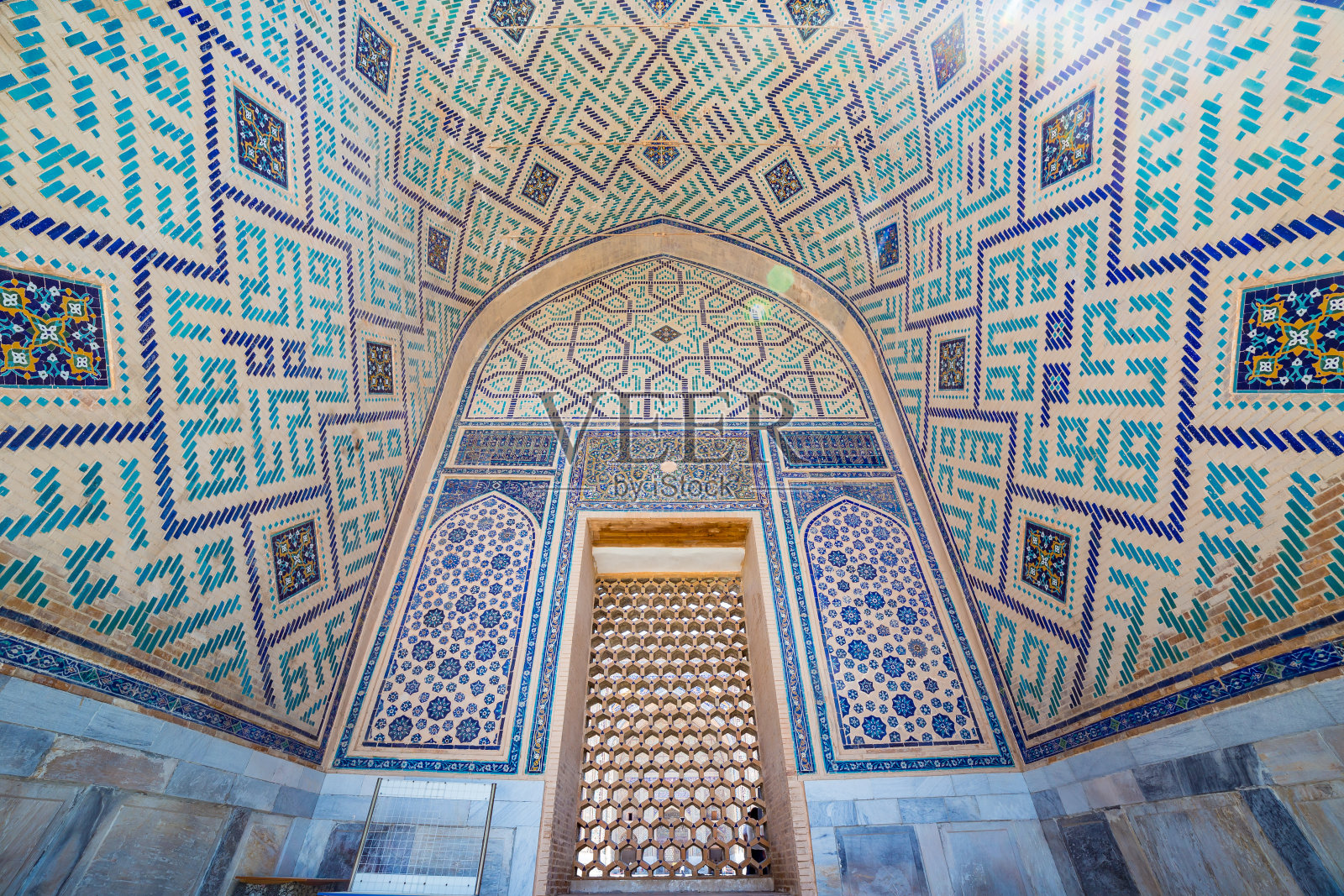 乌兹别克斯坦撒马尔罕乌鲁格贝格宗教学校的马赛克照片摄影图片