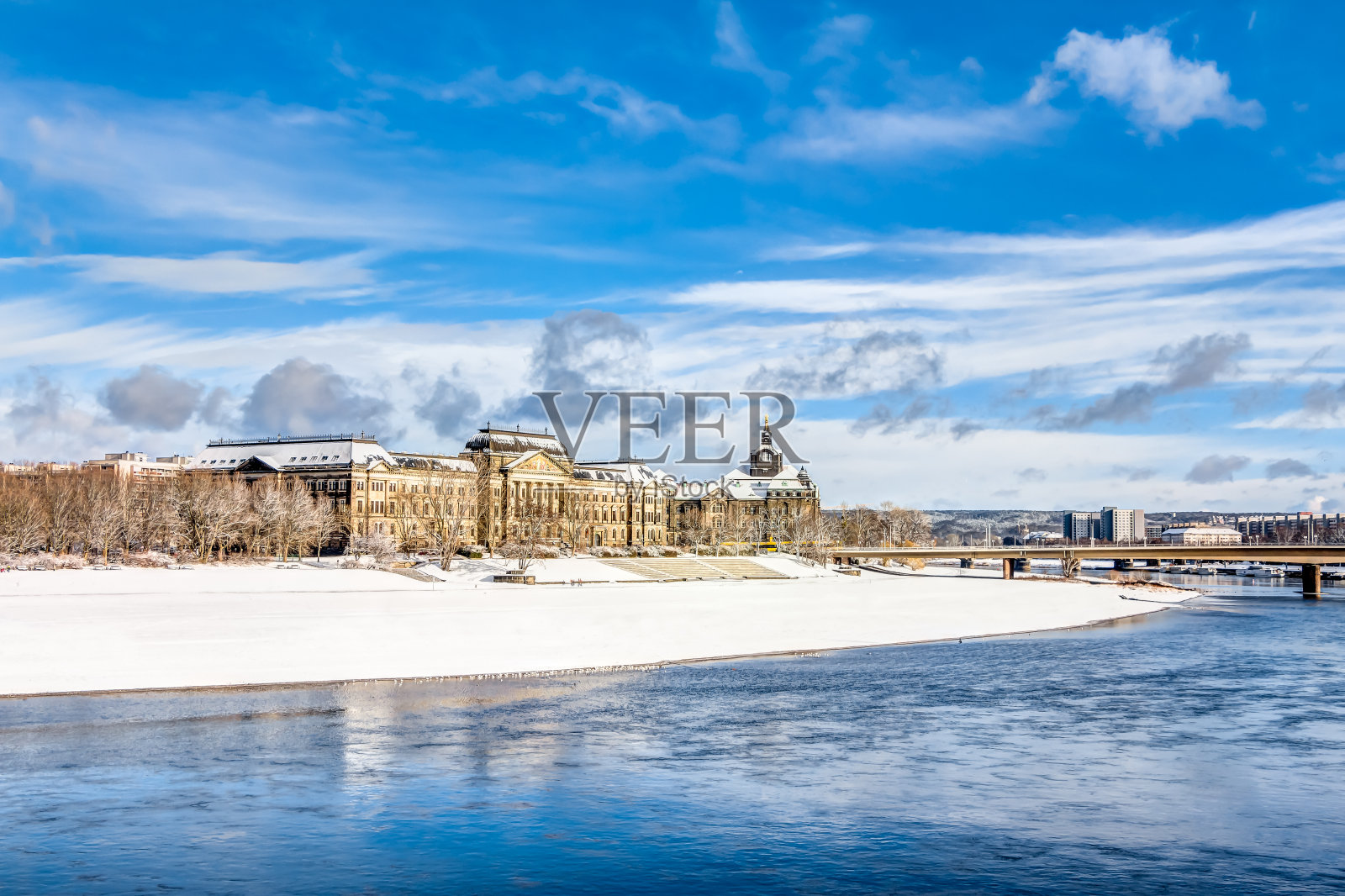 财政部在德累斯顿冬季照片摄影图片