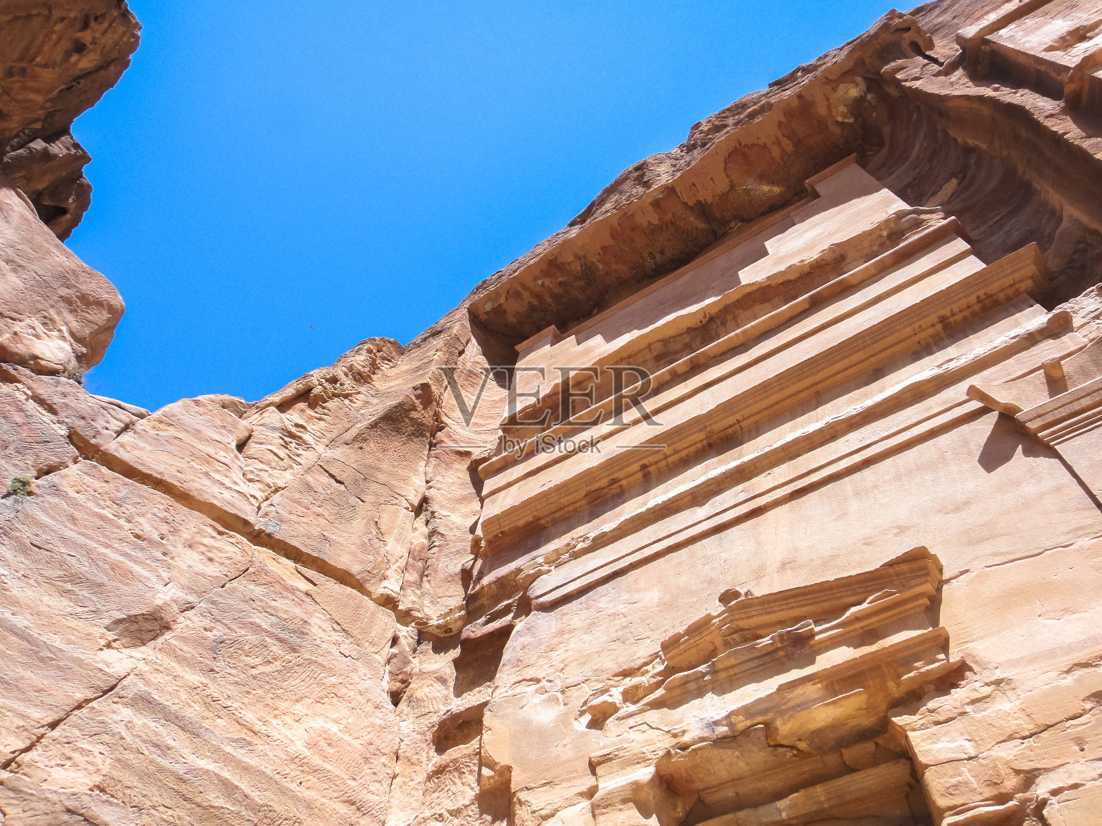 佩特拉(拉克姆)约旦纳巴泰古城。边上的峡谷照片摄影图片