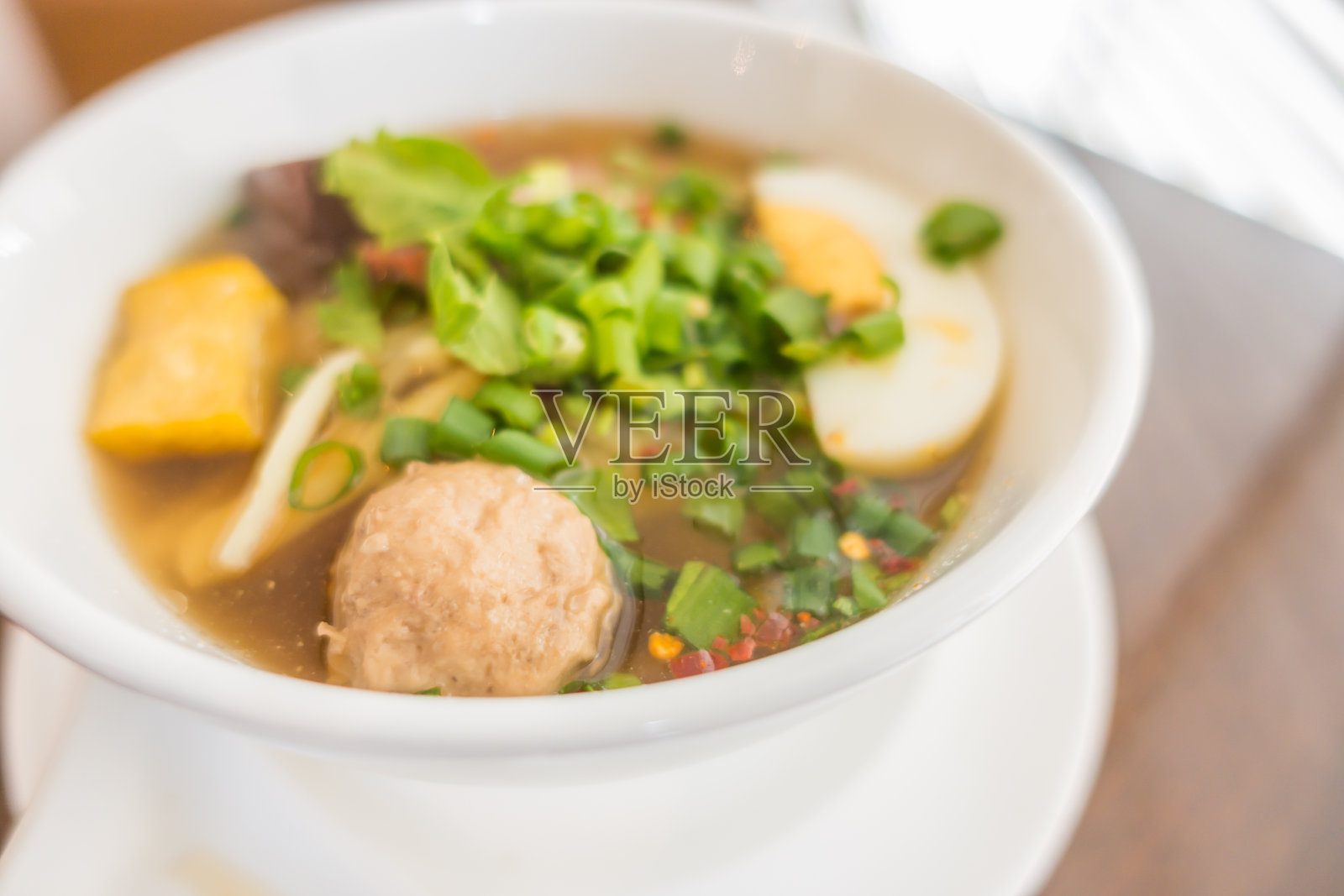 有肉和蔬菜的汤照片摄影图片