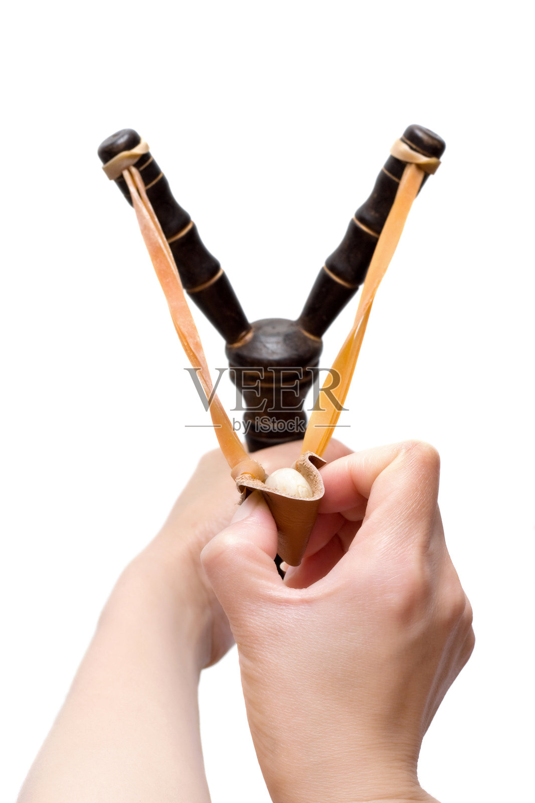 手握瞄准弹弓照片摄影图片