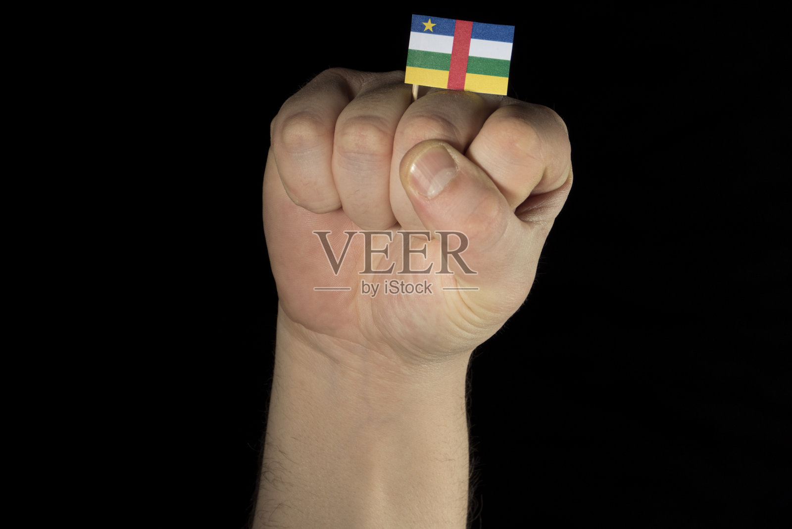 男子手握拳头与中非共和国国旗孤立照片摄影图片