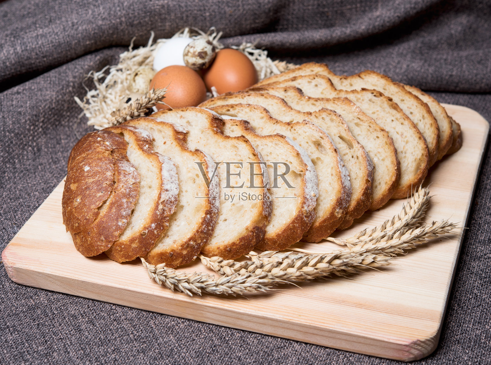 鸡蛋碎面包照片摄影图片