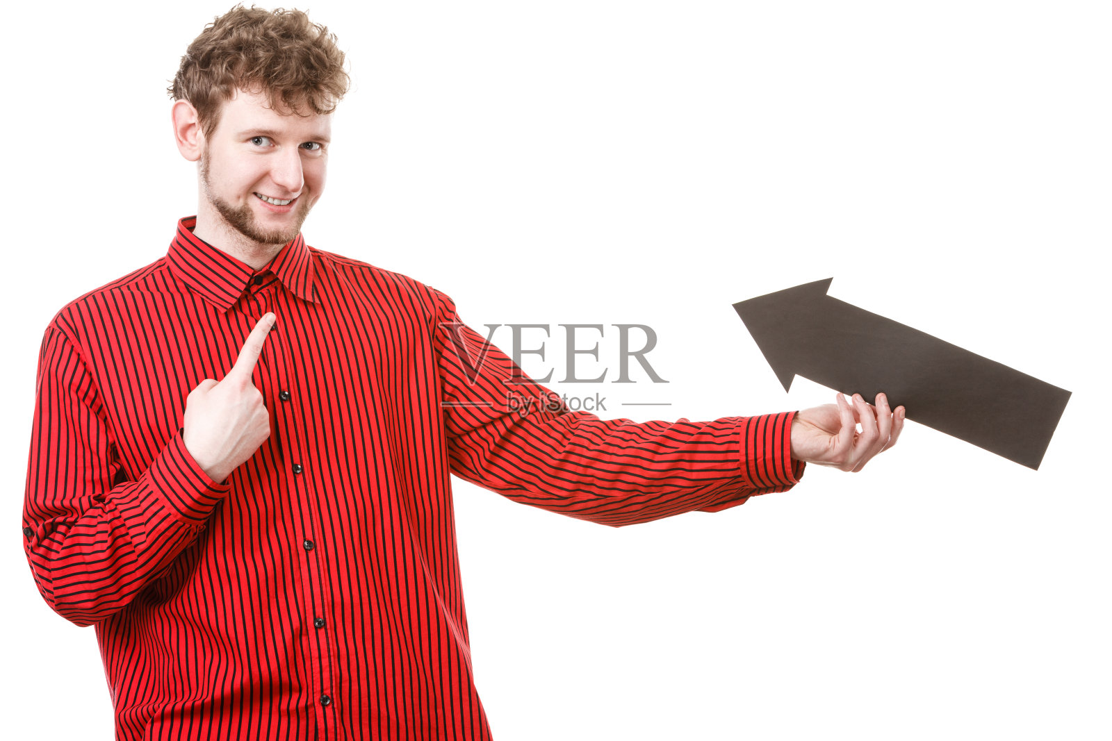 成年男子拿着箭。照片摄影图片