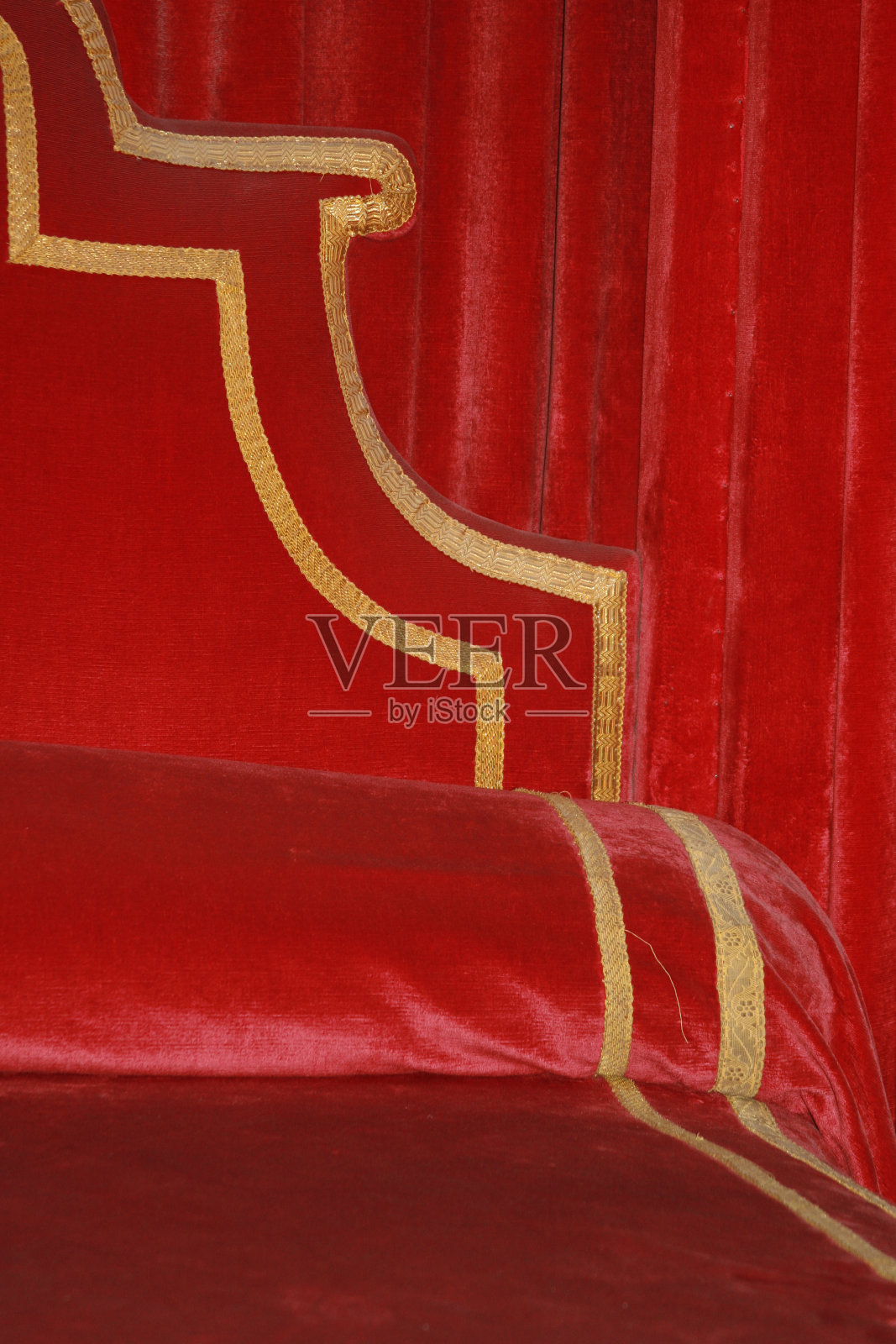 红色国王床的细节照片摄影图片