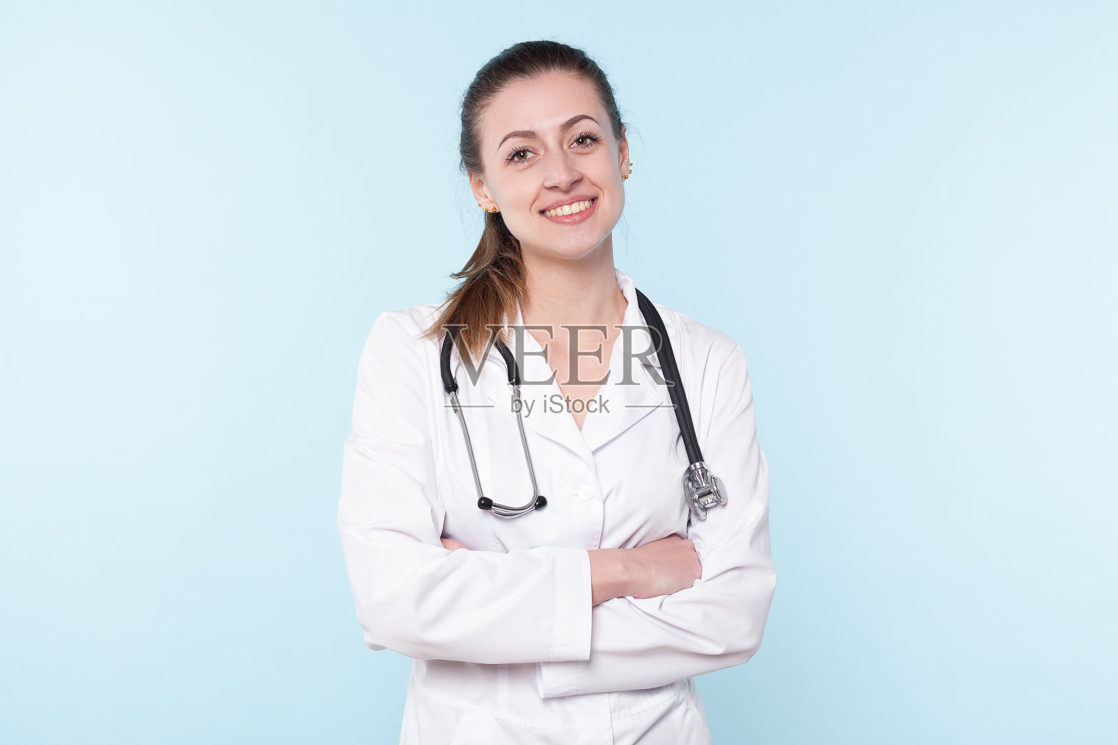 带听诊器的漂亮女医生照片摄影图片