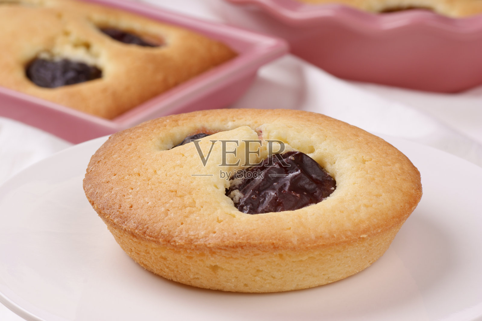 李子蛋糕照片摄影图片