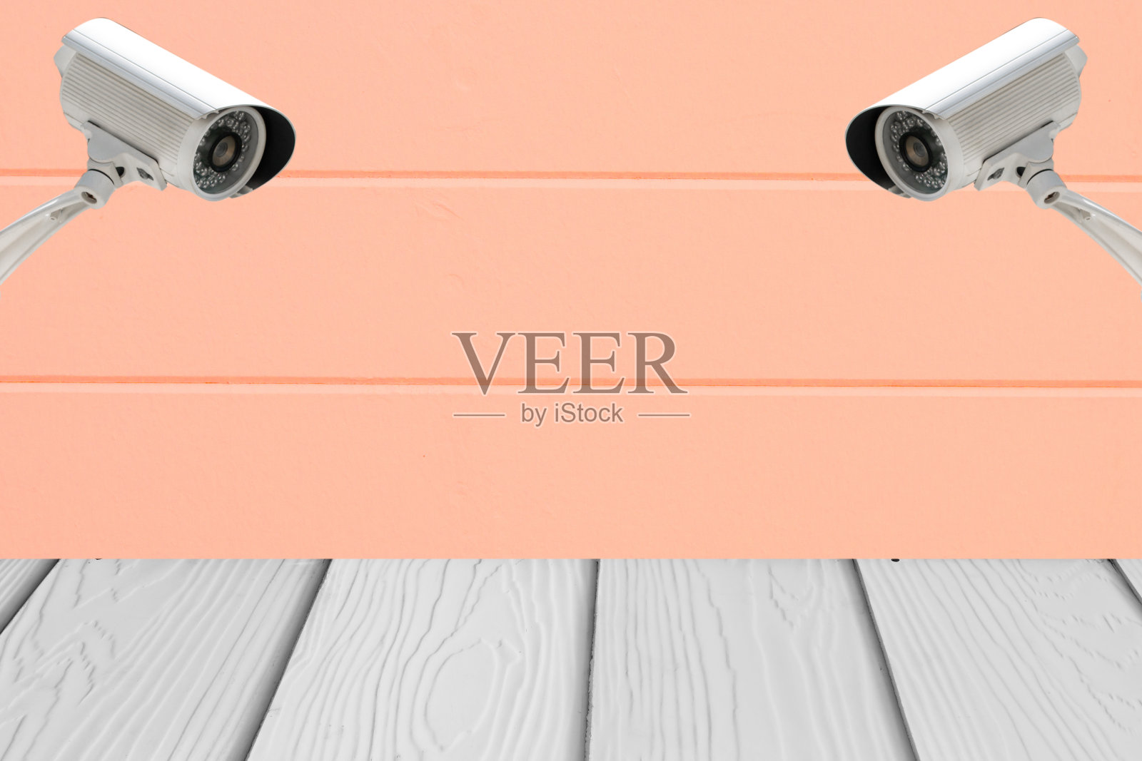 水泥墙与木地板的闭路电视系统安全。照片摄影图片