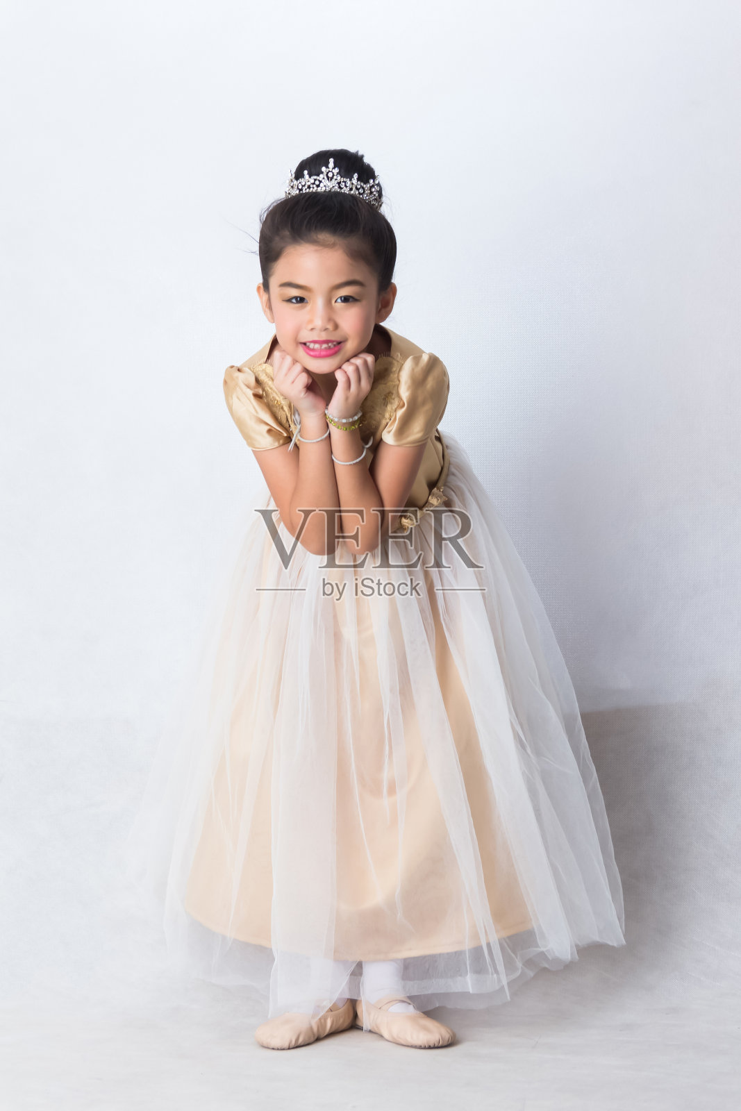 美丽的女孩芭蕾舞在工作室照片摄影图片