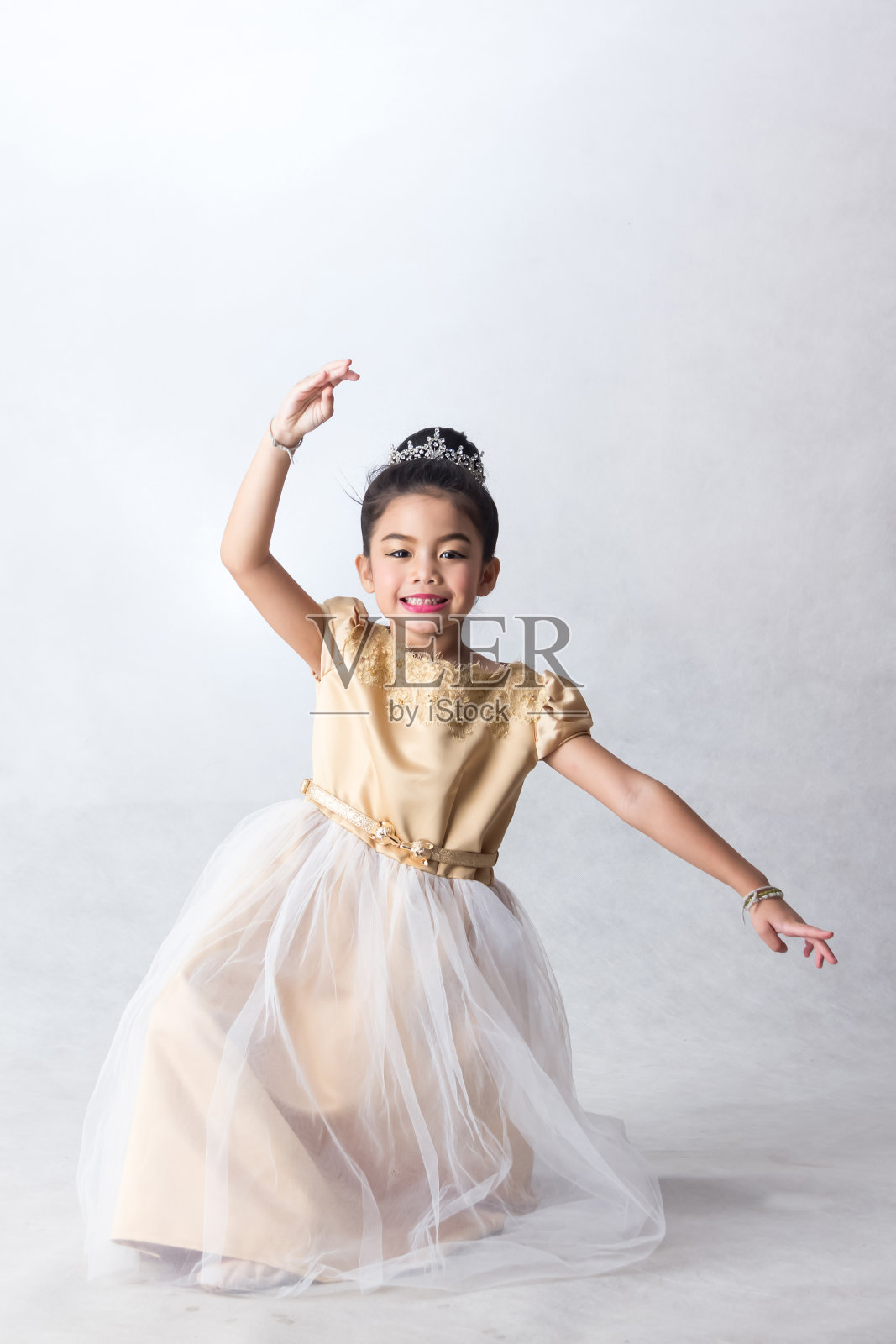 美丽的女孩芭蕾舞在工作室照片摄影图片