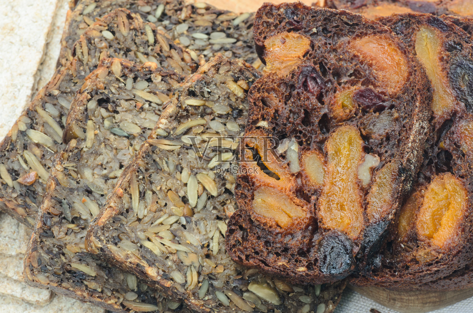 全谷物面包片照片摄影图片