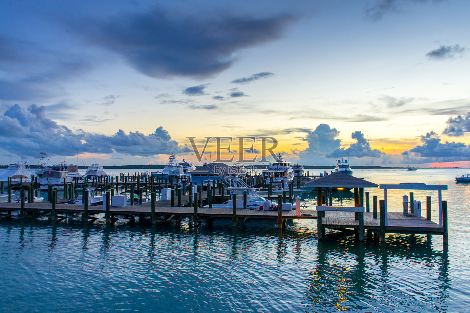 码头上的日落照片摄影图片