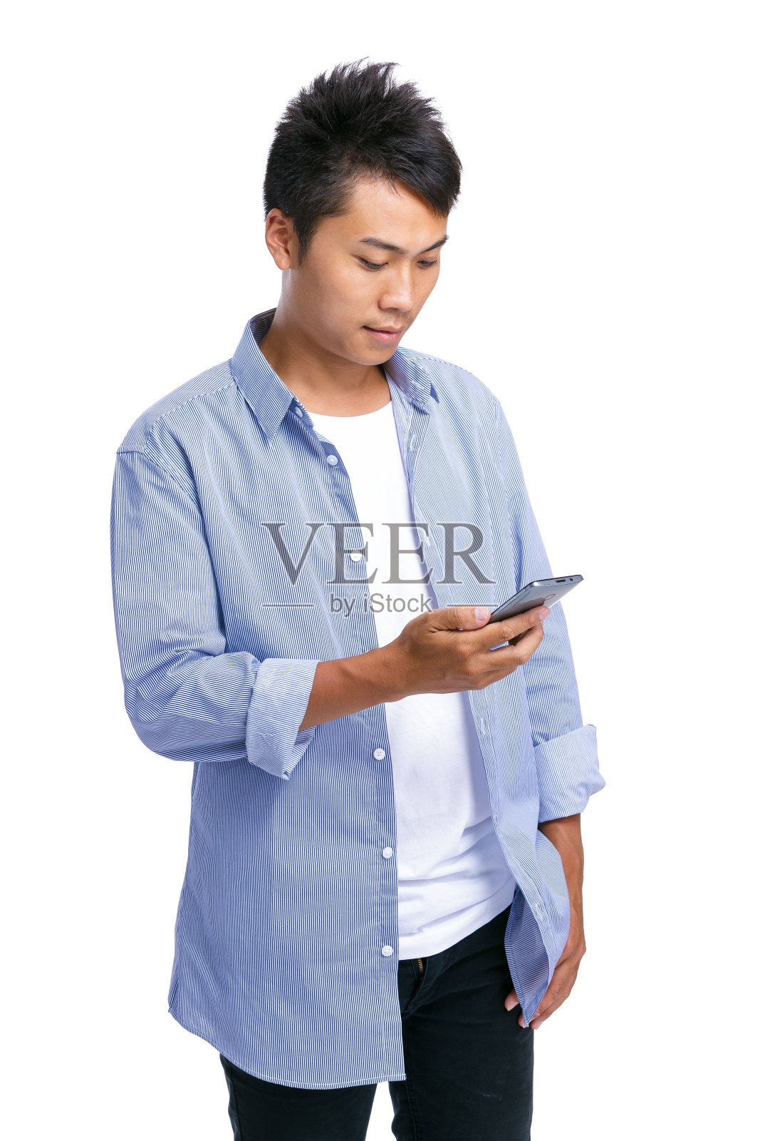 中国男子在用智能手机照片摄影图片