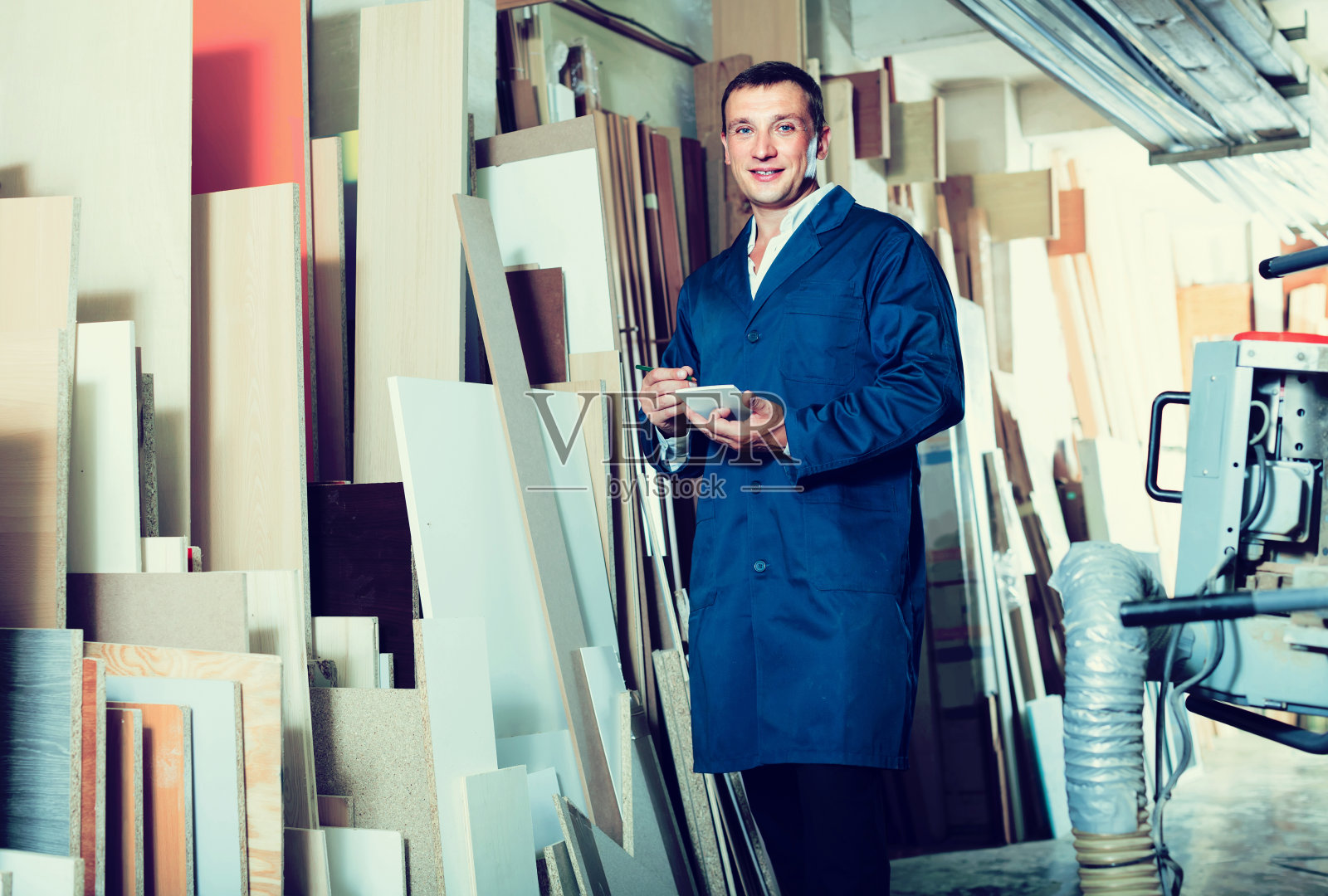 穿制服的男人的肖像选择紧木条照片摄影图片