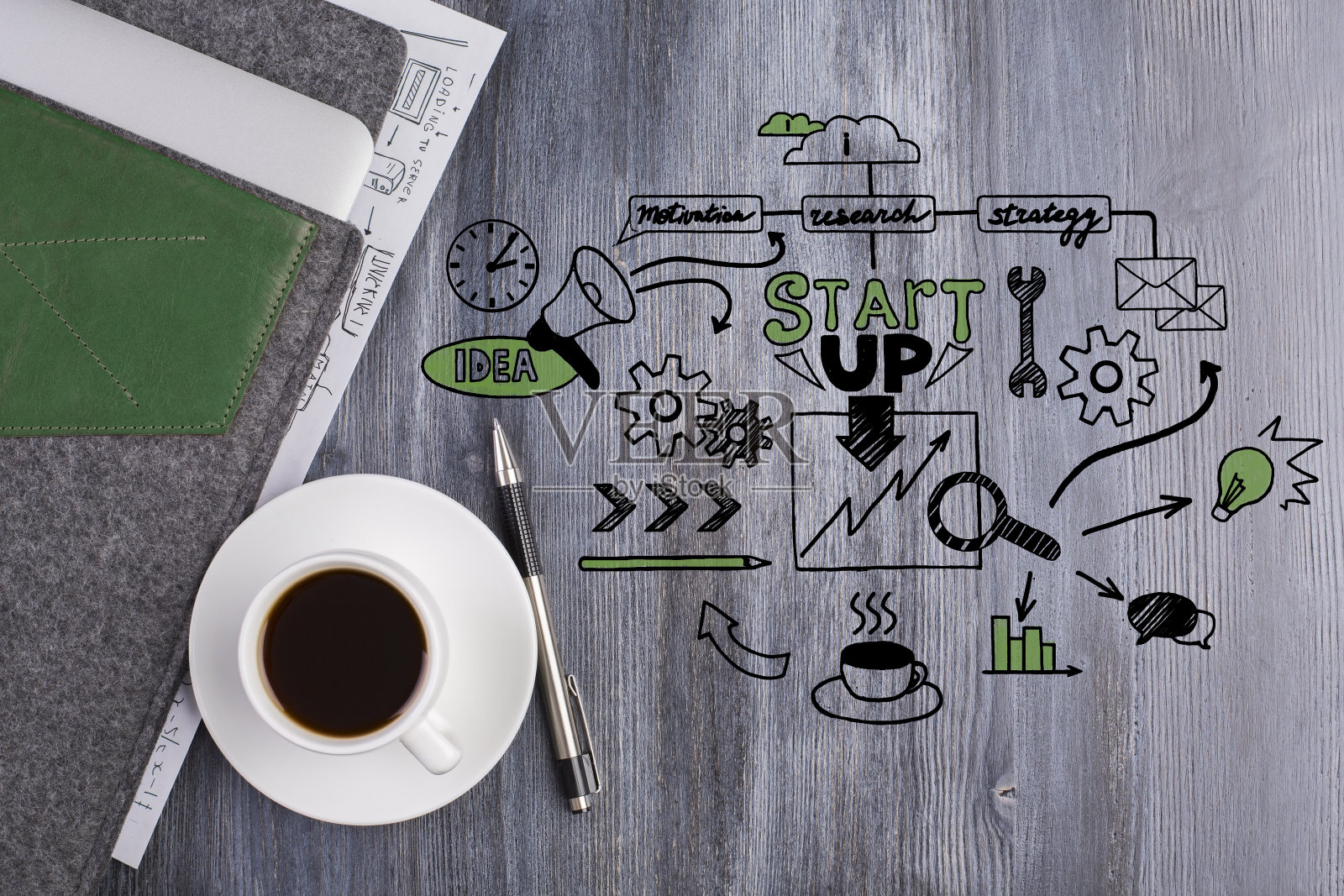 在桌面上启动草图照片摄影图片