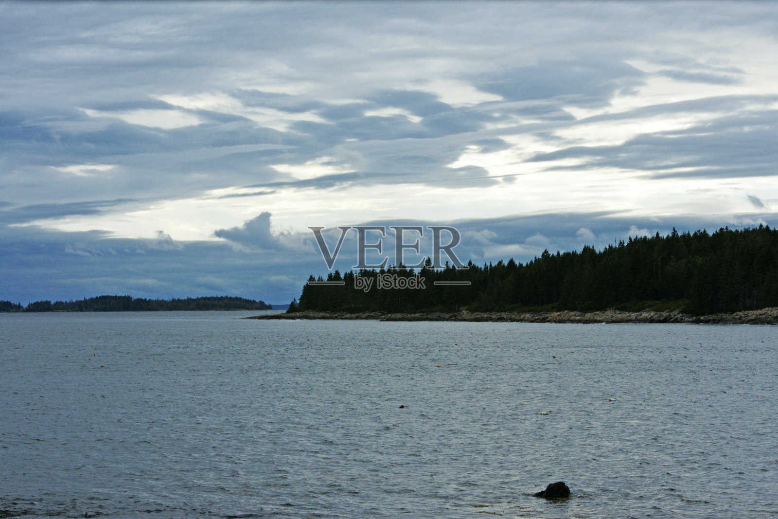 鲸尾云照片摄影图片