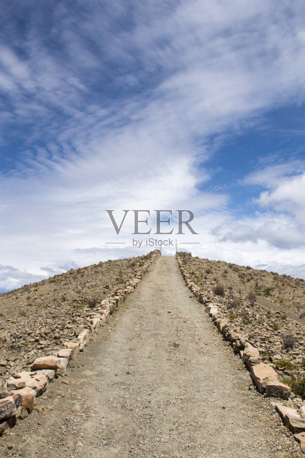 太阳岛通往天空的崎岖之路照片摄影图片