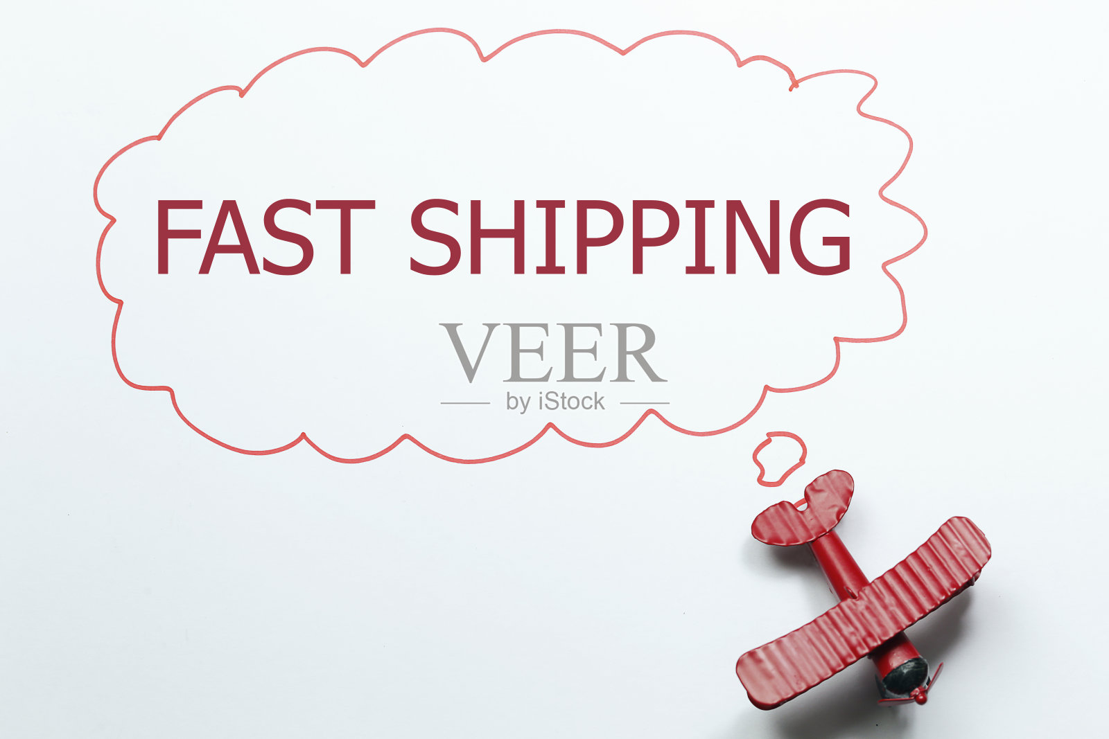 写快速运输红色玩具飞机与谈话泡沫照片摄影图片