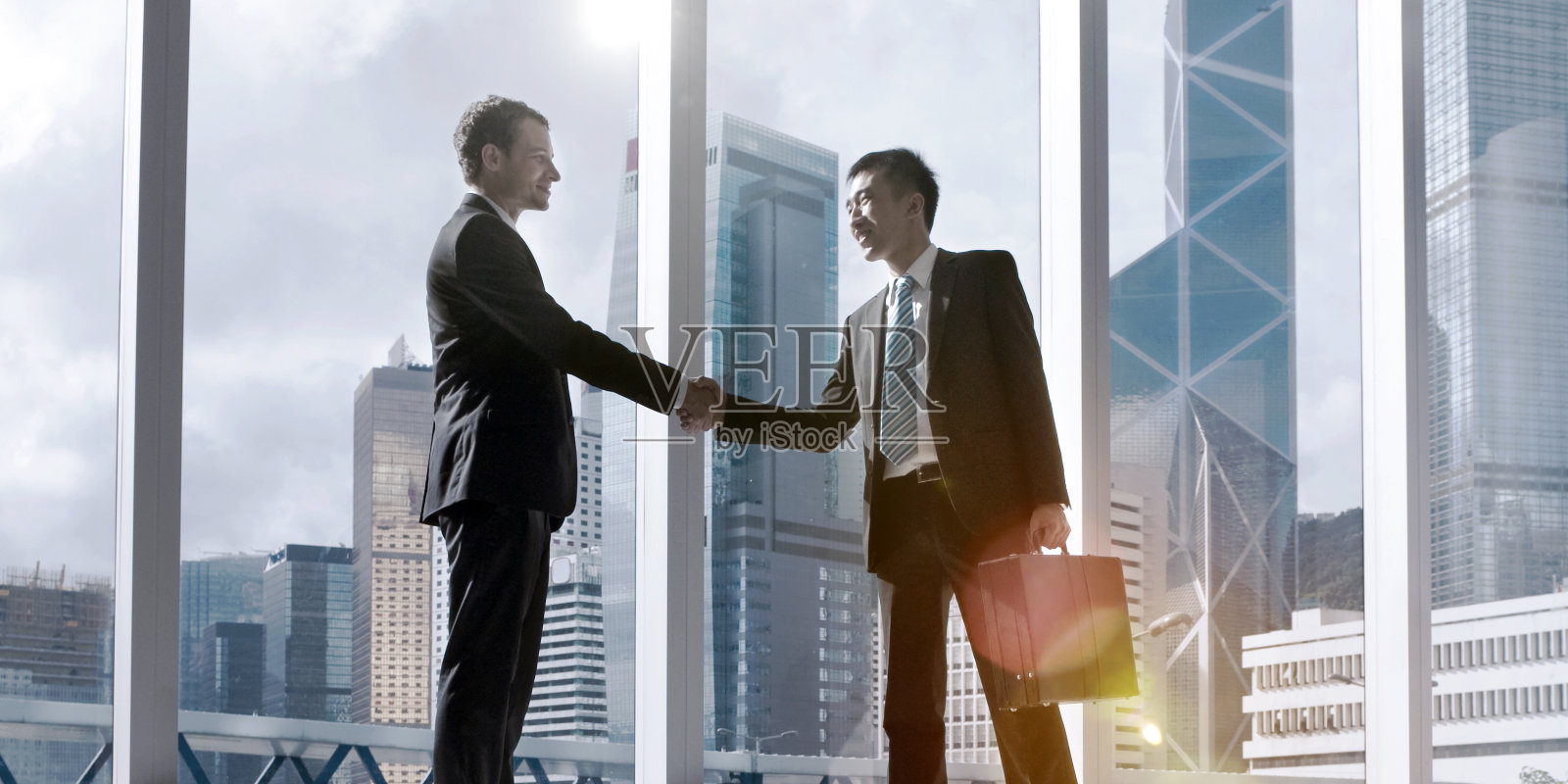 亚洲商业握手协议伙伴关系概念照片摄影图片