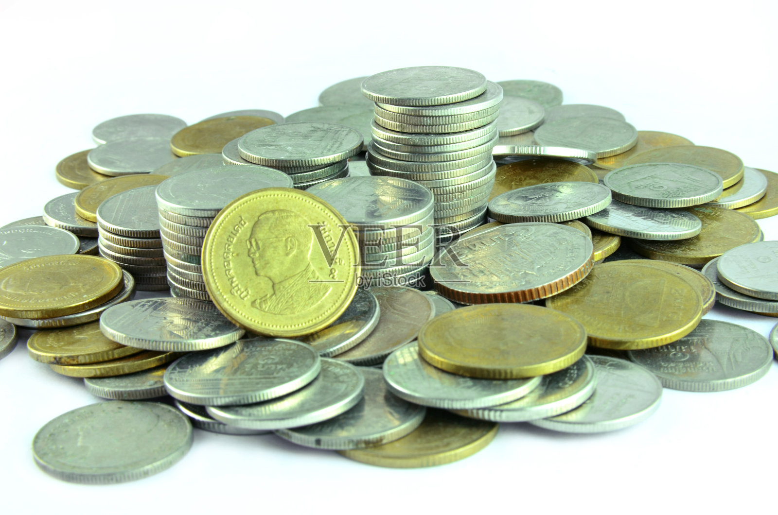 泰国泰铢很多钱一个白色的背景。照片摄影图片