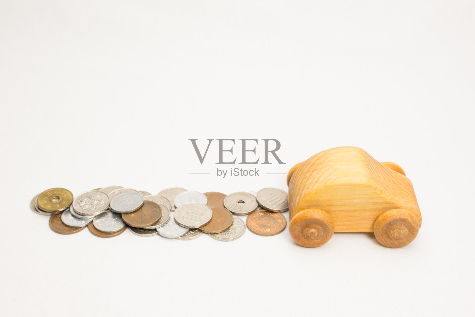 木制汽车和钱照片摄影图片