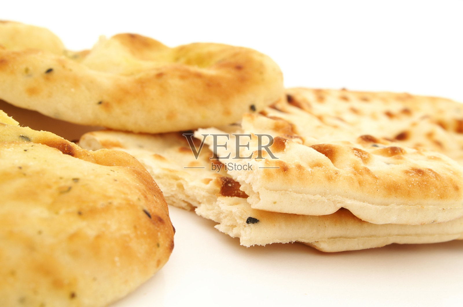 白色背景上的印度烤饼照片摄影图片