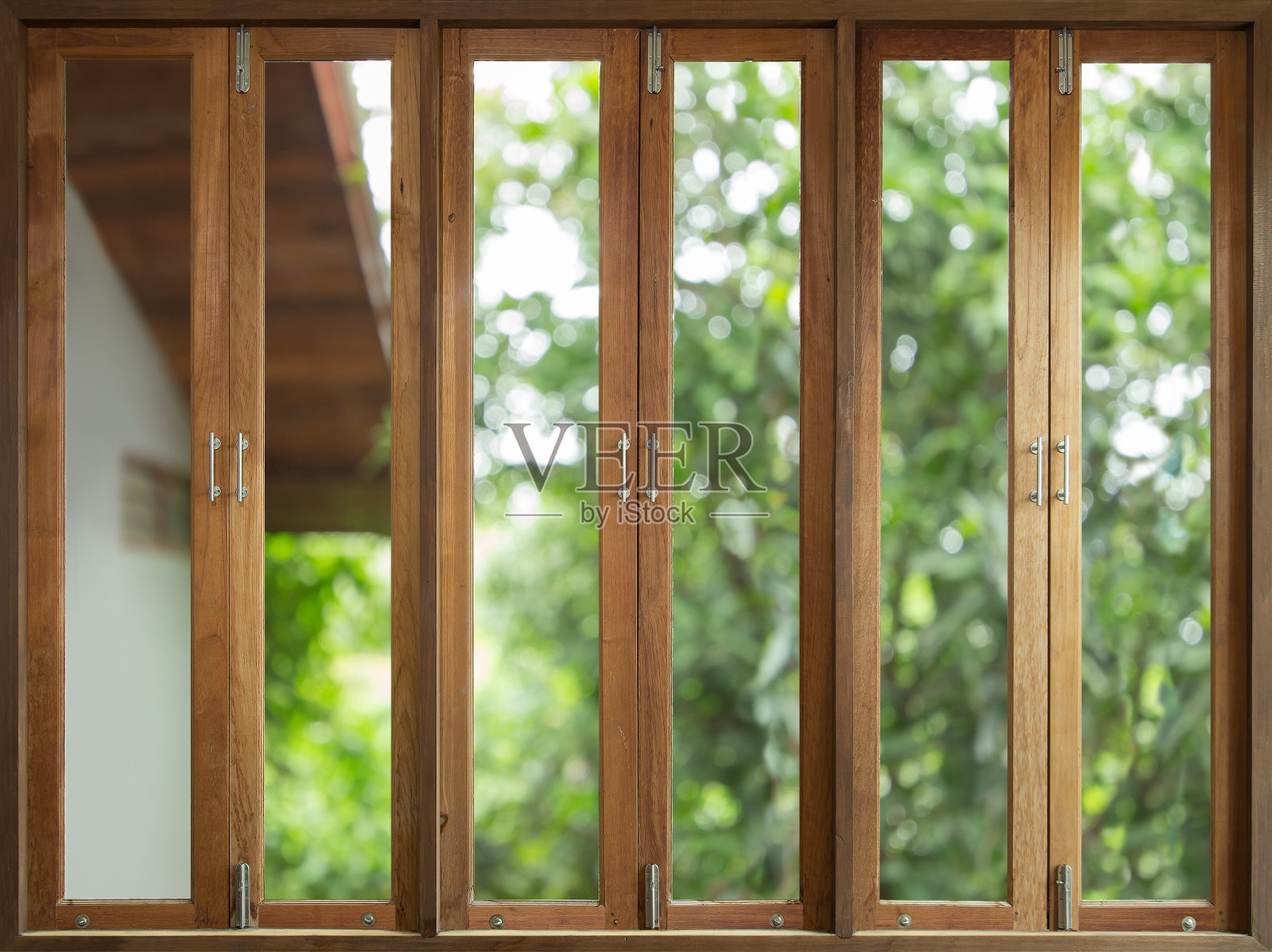 客厅的高窗模糊了背景照片摄影图片