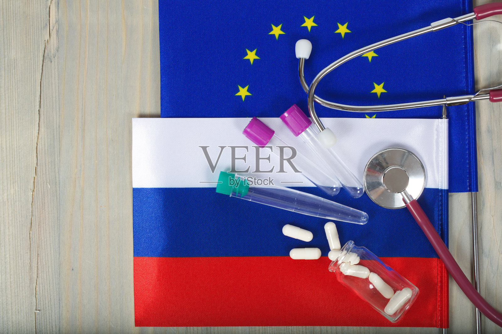 药物，试管，钱和听诊器在欧洲和俄罗斯照片摄影图片