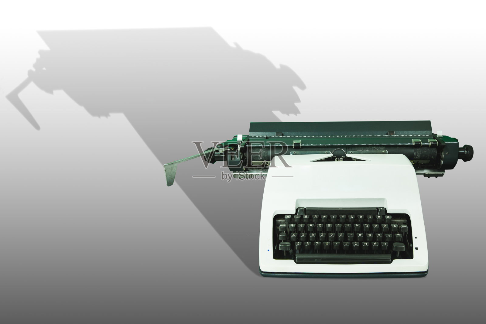 老式泰国打字机和影子照片摄影图片