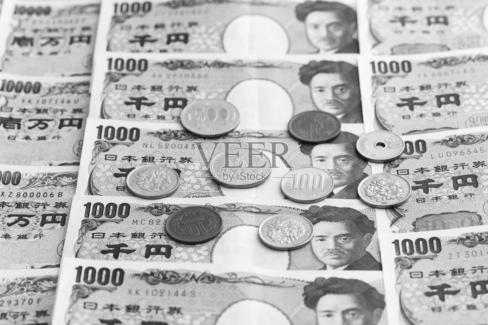 特写日本纸币和硬币(黑白)照片摄影图片